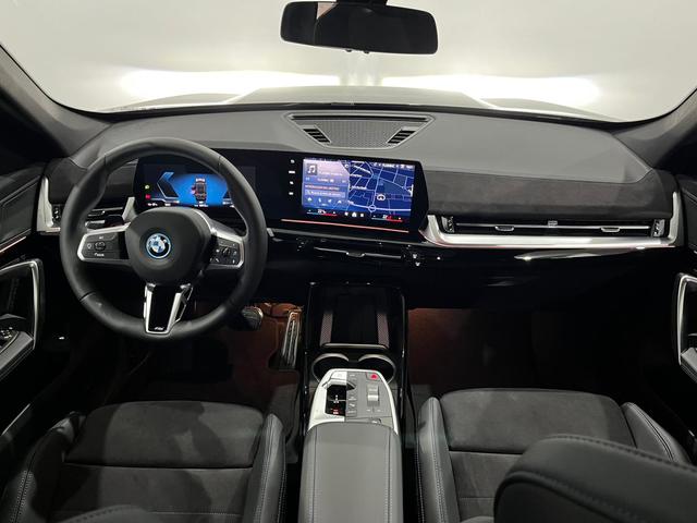BMW iX1 eDrive20 color Negro. Año 2025. 150KW(204CV). Eléctrico. En concesionario Unicars Ponent de Lleida