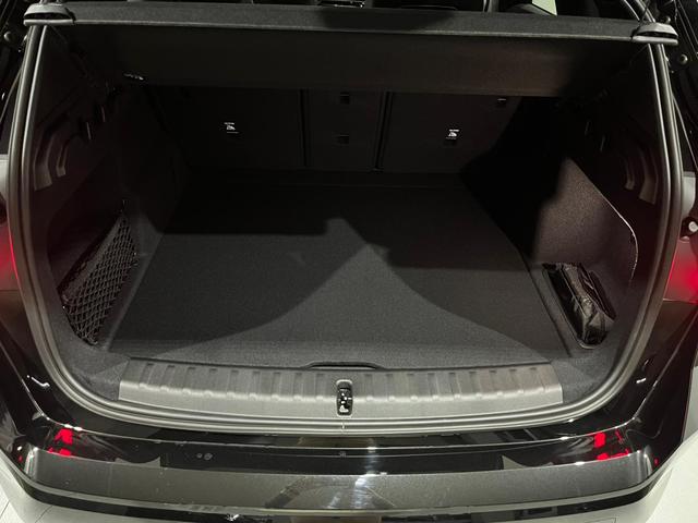 BMW iX1 eDrive20 color Negro. Año 2025. 150KW(204CV). Eléctrico. En concesionario Unicars Ponent de Lleida