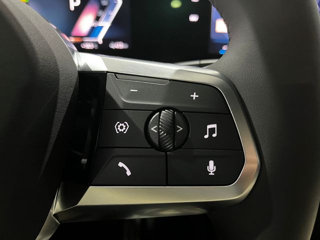 BMW iX1 eDrive20 color Negro. Año 2025. 150KW(204CV). Eléctrico. En concesionario Unicars Ponent de Lleida