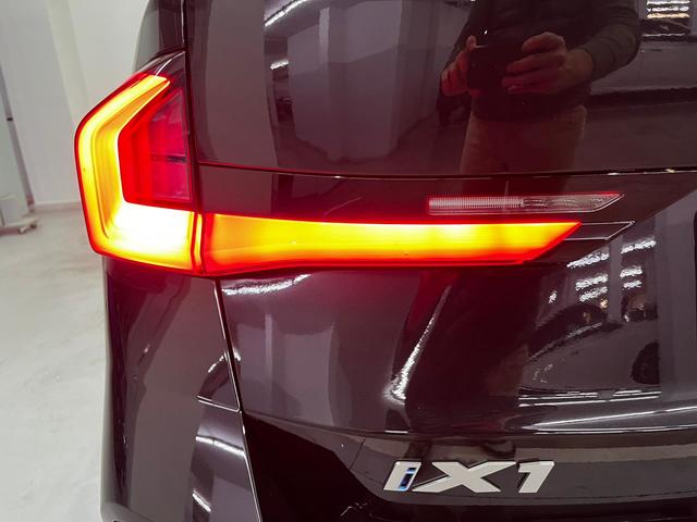 BMW iX1 eDrive20 color Negro. Año 2025. 150KW(204CV). Eléctrico. En concesionario Unicars Ponent de Lleida