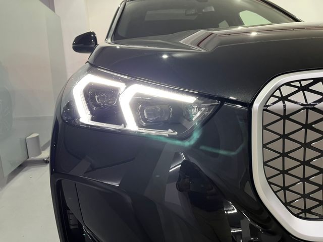 BMW iX1 eDrive20 color Negro. Año 2025. 150KW(204CV). Eléctrico. En concesionario Unicars Ponent de Lleida