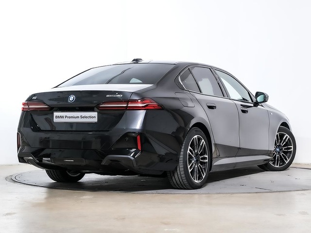 BMW i5 eDrive40 color Gris. Año 2024. 250KW(340CV). Eléctrico. En concesionario Oliva Motor Tarragona de Tarragona