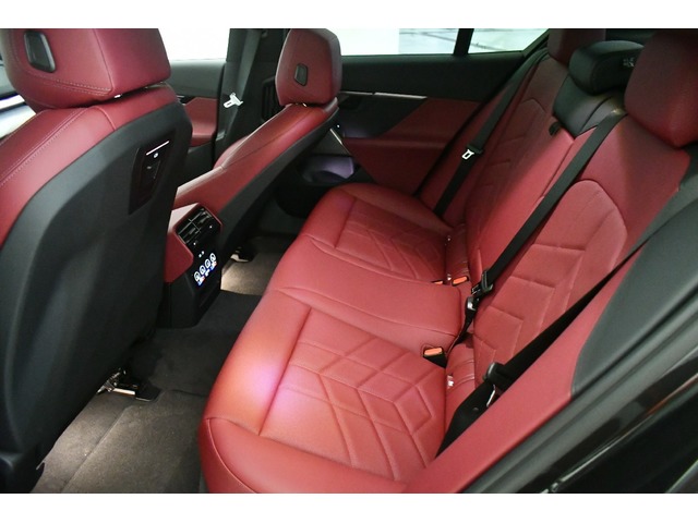 BMW i5 eDrive40 color Gris. Año 2024. 250KW(340CV). Eléctrico. En concesionario Oliva Motor Tarragona de Tarragona