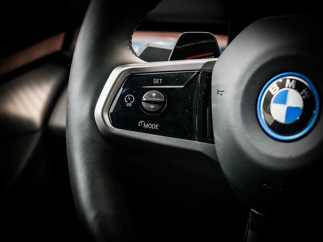 BMW i5 eDrive40 color Gris. Año 2024. 250KW(340CV). Eléctrico. En concesionario Oliva Motor Tarragona de Tarragona