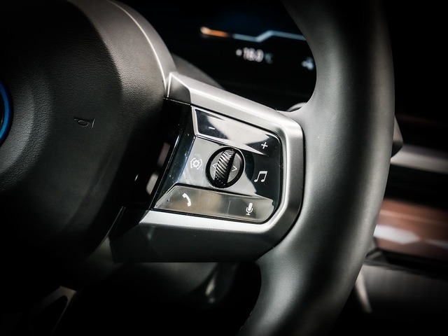 BMW i5 eDrive40 color Gris. Año 2024. 250KW(340CV). Eléctrico. En concesionario Oliva Motor Tarragona de Tarragona