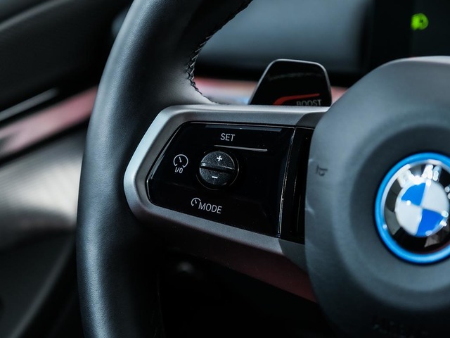 BMW i5 eDrive40 color Gris. Año 2024. 250KW(340CV). Eléctrico. En concesionario Oliva Motor Tarragona de Tarragona