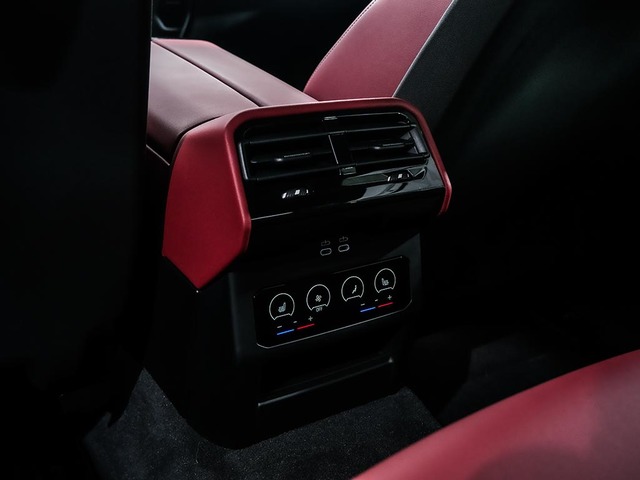 BMW i5 eDrive40 color Gris. Año 2024. 250KW(340CV). Eléctrico. En concesionario Oliva Motor Tarragona de Tarragona