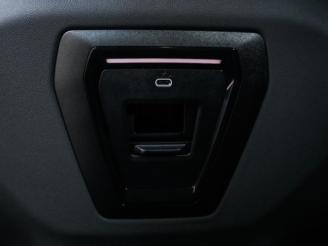 BMW i5 eDrive40 color Gris. Año 2024. 250KW(340CV). Eléctrico. En concesionario Oliva Motor Tarragona de Tarragona