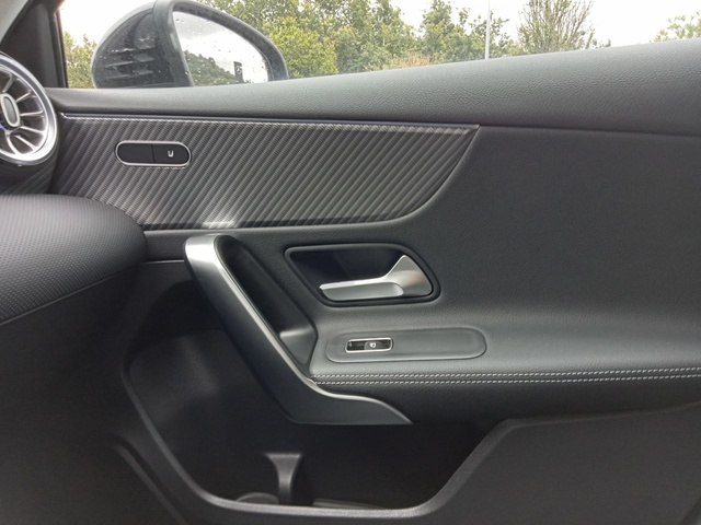 Mercedes-Benz Clase A 180 100 kW (136 CV)