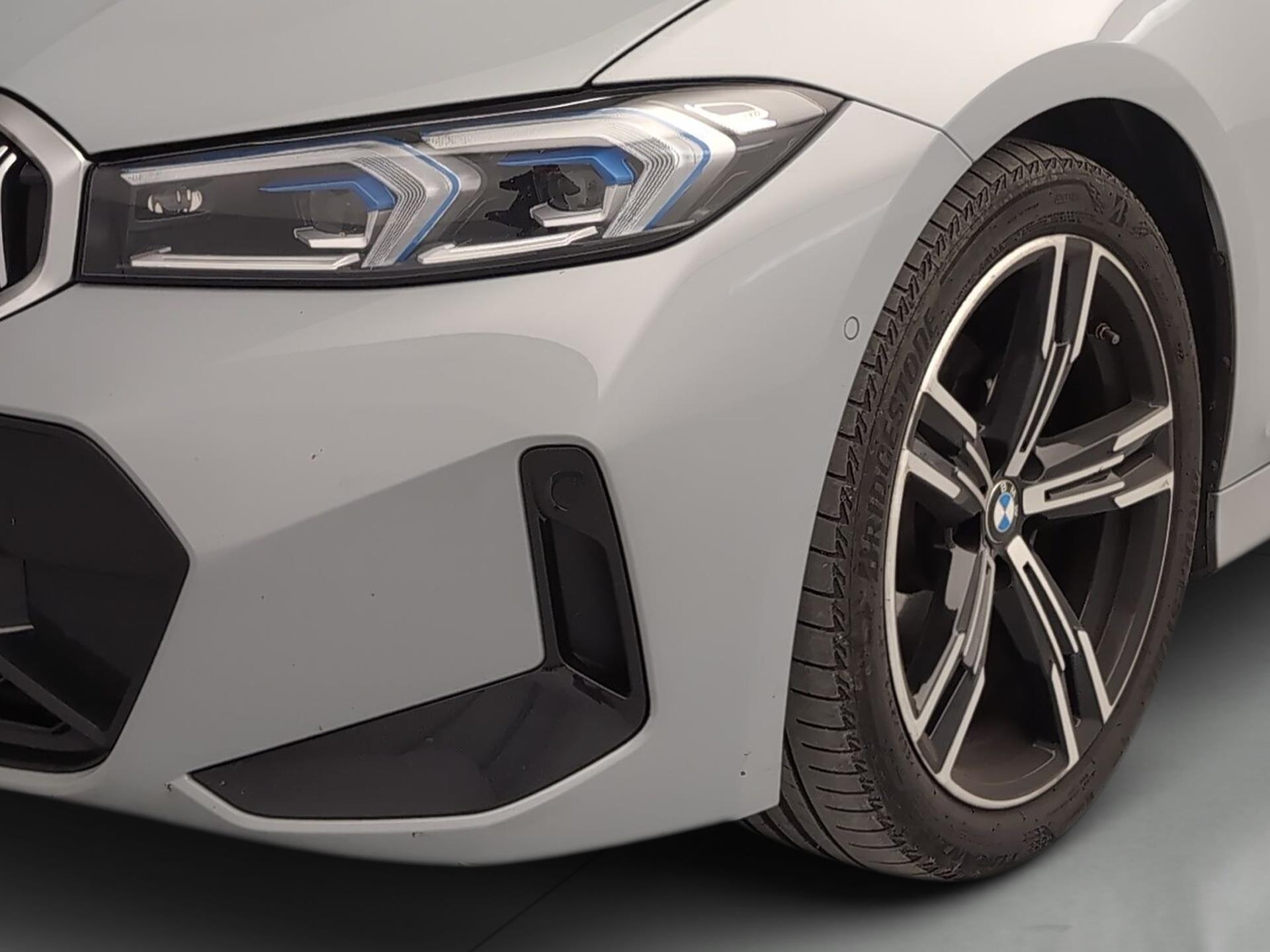 BMW Serie 3 320d color Gris. Año 2023. 140KW(190CV). Diésel. En concesionario Automotor Premium Marbella - Málaga de Málaga