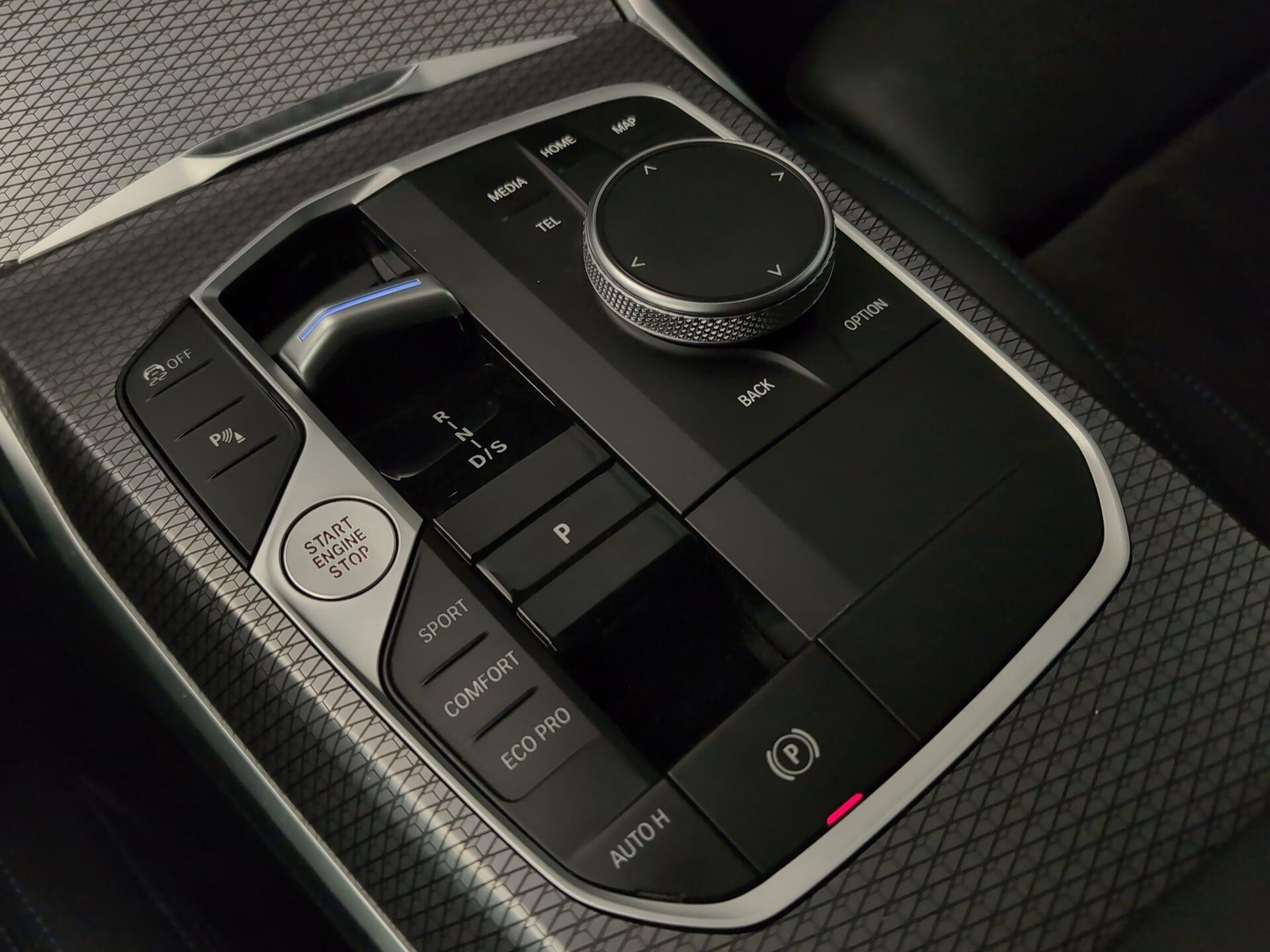 BMW Serie 3 320d color Gris. Año 2023. 140KW(190CV). Diésel. En concesionario Automotor Premium Marbella - Málaga de Málaga