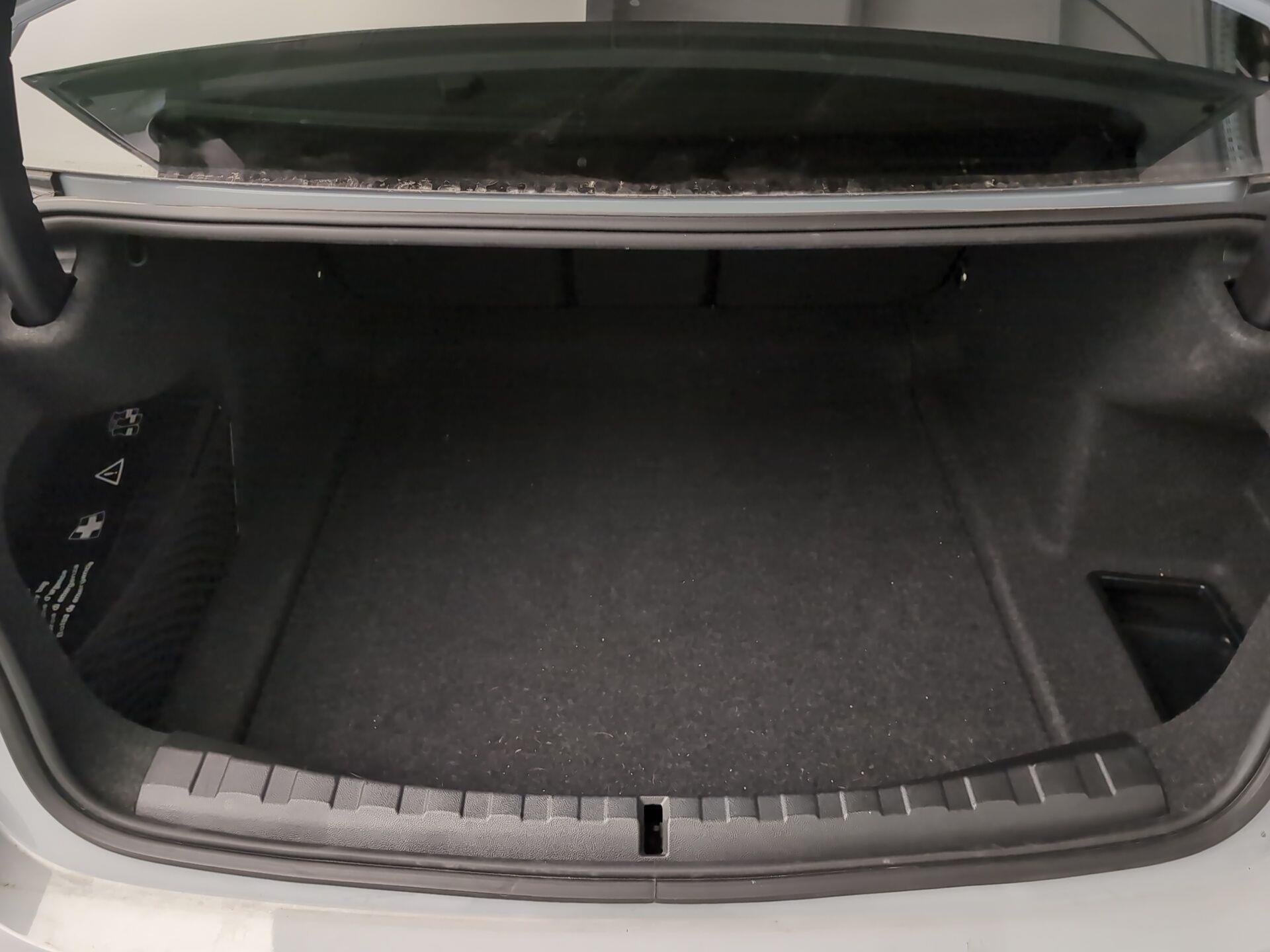 BMW Serie 3 320d color Gris. Año 2023. 140KW(190CV). Diésel. En concesionario Automotor Premium Marbella - Málaga de Málaga