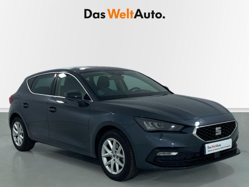 SEAT León 1.5 eTSI en Barcelona