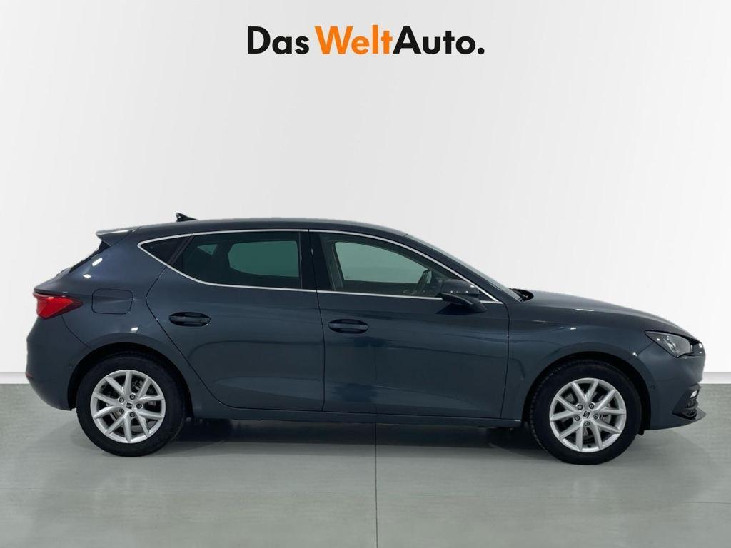 SEAT León 1.5 eTSI en Barcelona