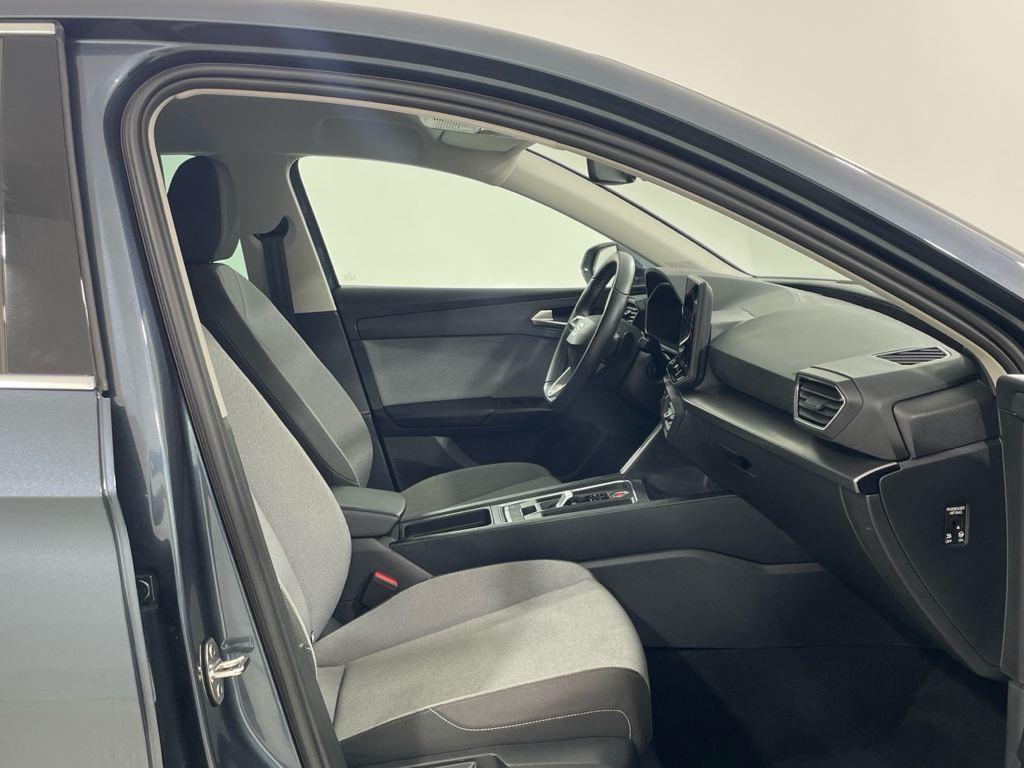 SEAT León 1.5 eTSI en Barcelona