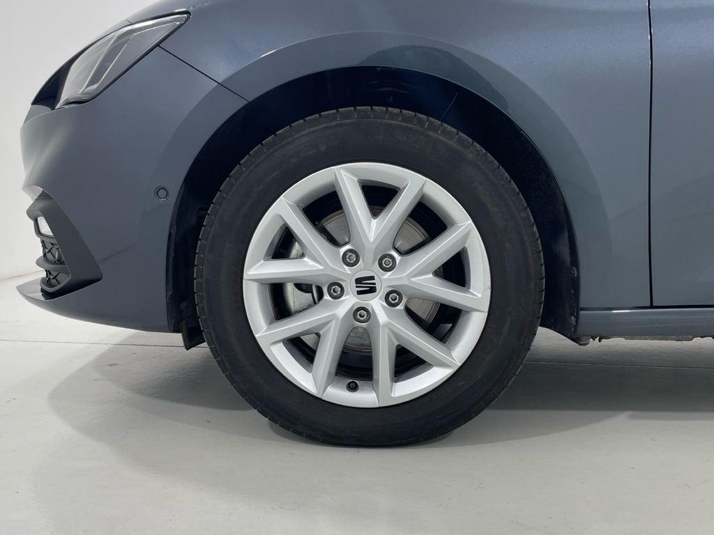 SEAT León 1.5 eTSI en Barcelona
