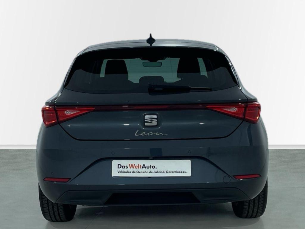 SEAT León 1.5 eTSI en Barcelona