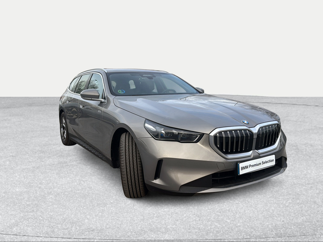 BMW Serie 5 520d Touring color Gris. Año 2024. 145KW(197CV). Diésel. En concesionario Ilbira Motor | Granada de Granada