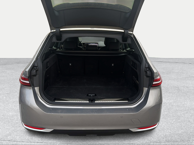 BMW Serie 5 520d Touring color Gris. Año 2024. 145KW(197CV). Diésel. En concesionario Ilbira Motor | Granada de Granada