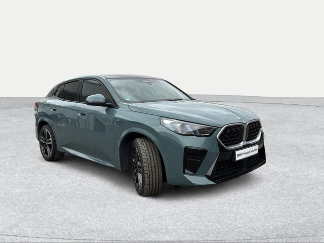 BMW X2 sDrive18d color Verde. Año 2025. 110KW(150CV). Diésel. En concesionario Ilbira Motor | Granada de Granada