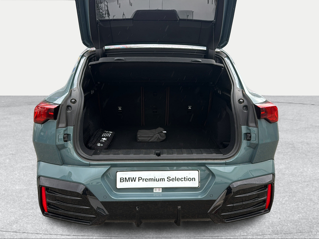 BMW X2 sDrive18d color Verde. Año 2025. 110KW(150CV). Diésel. En concesionario Ilbira Motor | Granada de Granada