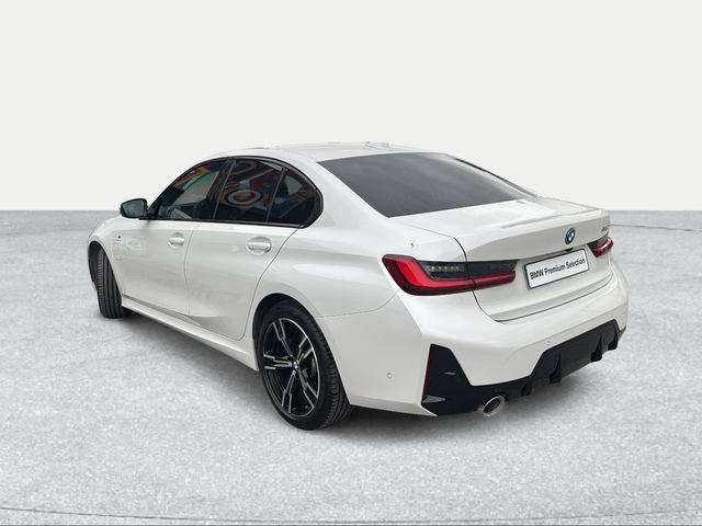 BMW Serie 3 330e color Blanco. Año 2024. 215KW(292CV). Híbrido Electro/Gasolina. En concesionario Ilbira Motor | Granada de Granada