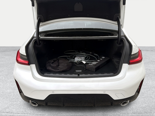 BMW Serie 3 330e color Blanco. Año 2024. 215KW(292CV). Híbrido Electro/Gasolina. En concesionario Ilbira Motor | Granada de Granada