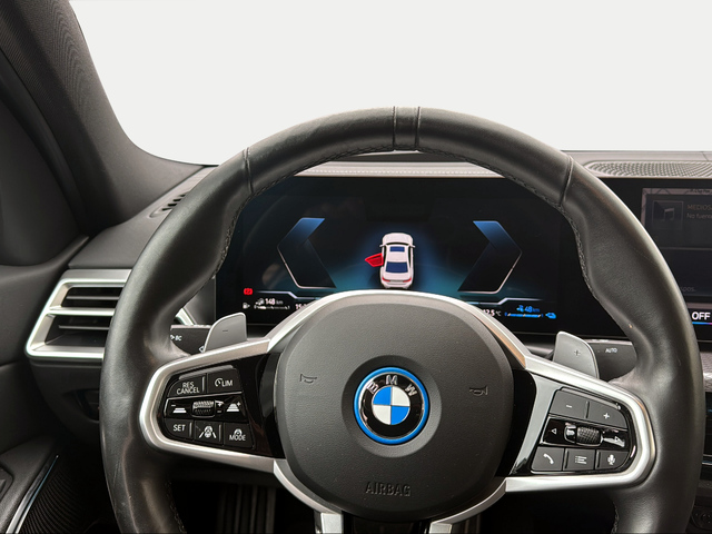 BMW Serie 3 330e color Blanco. Año 2024. 215KW(292CV). Híbrido Electro/Gasolina. En concesionario Ilbira Motor | Granada de Granada