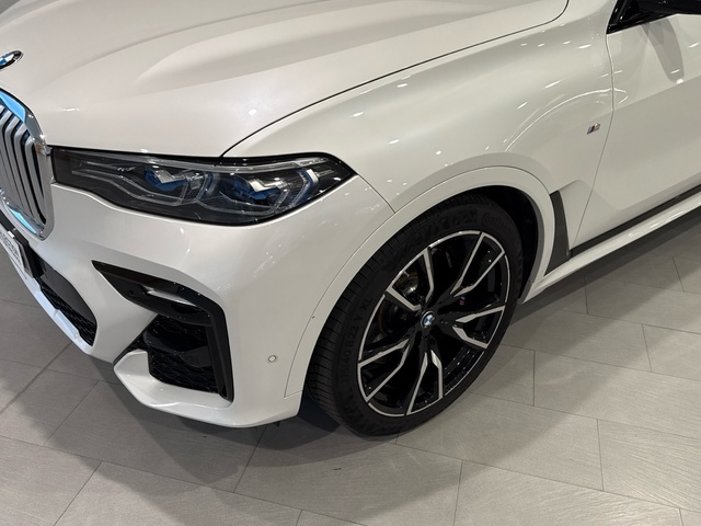 BMW X7 xDrive40d color Blanco. Año 2021. 250KW(340CV). Diésel. En concesionario Motor Gorbea de Álava