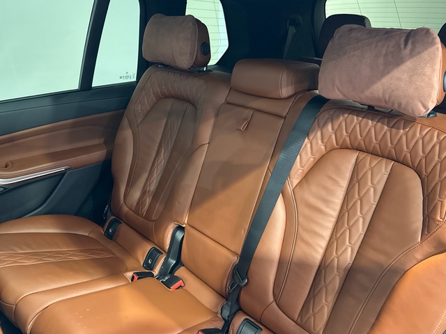 BMW X7 xDrive40d color Blanco. Año 2021. 250KW(340CV). Diésel. En concesionario Motor Gorbea de Álava