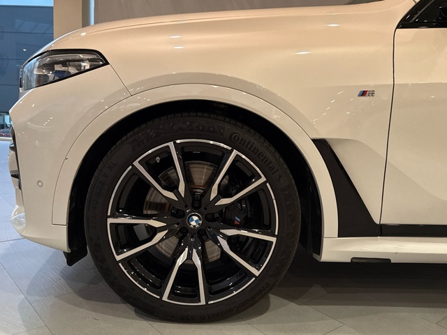 BMW X7 xDrive40d color Blanco. Año 2021. 250KW(340CV). Diésel. En concesionario Motor Gorbea de Álava