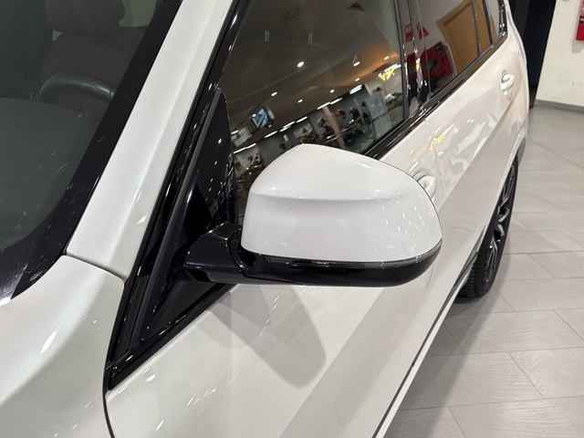 BMW X7 xDrive40d color Blanco. Año 2021. 250KW(340CV). Diésel. En concesionario Motor Gorbea de Álava