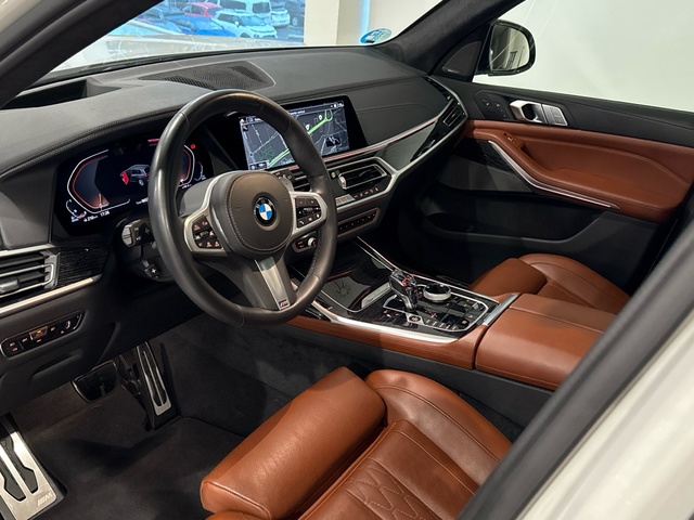 BMW X7 xDrive40d color Blanco. Año 2021. 250KW(340CV). Diésel. En concesionario Motor Gorbea de Álava