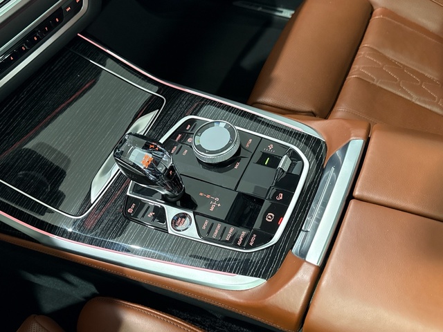 BMW X7 xDrive40d color Blanco. Año 2021. 250KW(340CV). Diésel. En concesionario Motor Gorbea de Álava