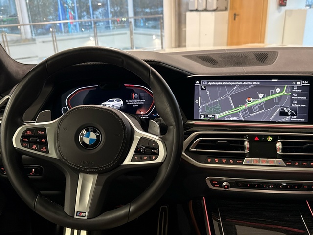 BMW X7 xDrive40d color Blanco. Año 2021. 250KW(340CV). Diésel. En concesionario Motor Gorbea de Álava