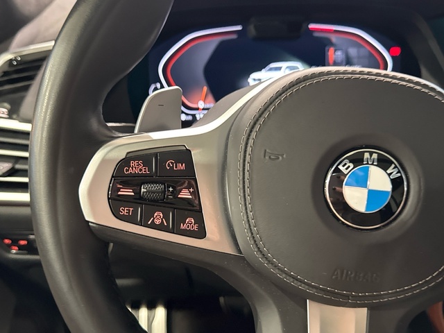 BMW X7 xDrive40d color Blanco. Año 2021. 250KW(340CV). Diésel. En concesionario Motor Gorbea de Álava