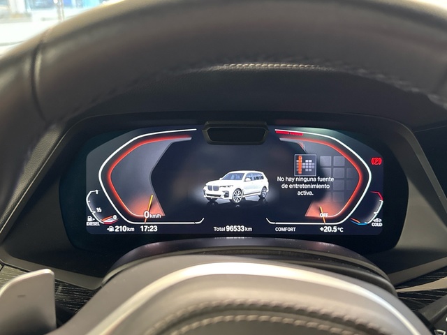 BMW X7 xDrive40d color Blanco. Año 2021. 250KW(340CV). Diésel. En concesionario Motor Gorbea de Álava