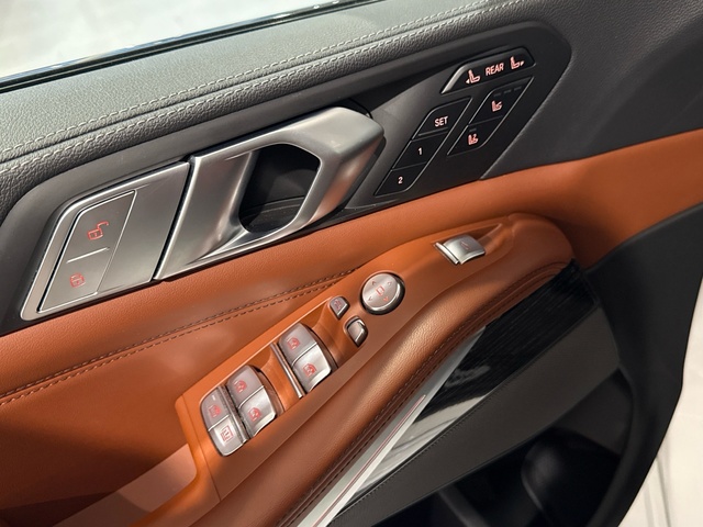 BMW X7 xDrive40d color Blanco. Año 2021. 250KW(340CV). Diésel. En concesionario Motor Gorbea de Álava