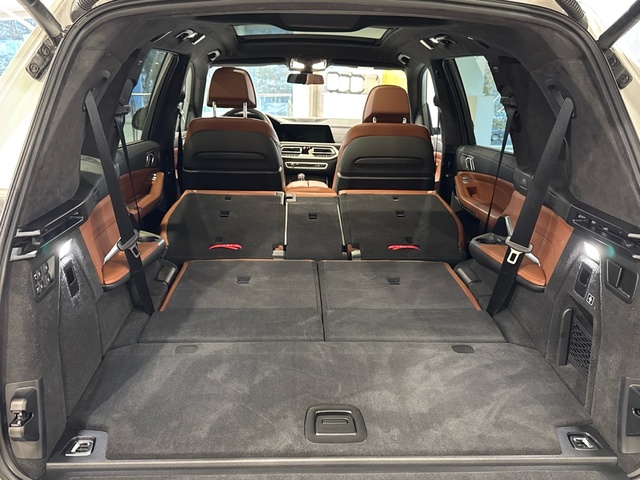 BMW X7 xDrive40d color Blanco. Año 2021. 250KW(340CV). Diésel. En concesionario Motor Gorbea de Álava