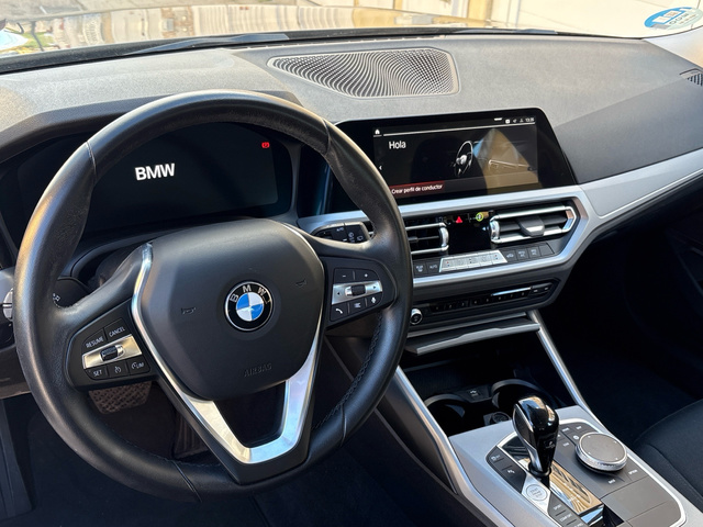 BMW Serie 3 318d Touring color Negro. Año 2022. 110KW(150CV). Diésel. En concesionario BYmyCAR Madrid - Algete de Madrid