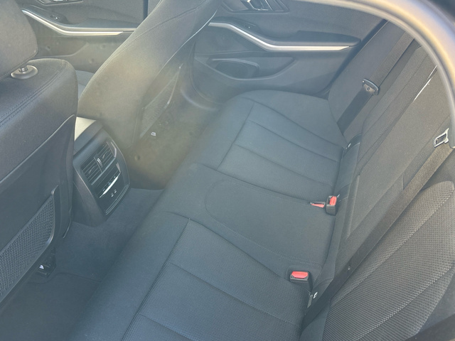 BMW Serie 3 318d Touring color Negro. Año 2022. 110KW(150CV). Diésel. En concesionario BYmyCAR Madrid - Algete de Madrid