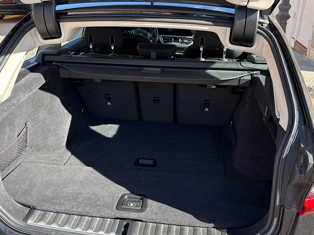 BMW Serie 3 318d Touring color Negro. Año 2022. 110KW(150CV). Diésel. En concesionario BYmyCAR Madrid - Algete de Madrid