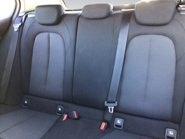 BMW Serie 1 118i color Blanco. Año 2024. 103KW(140CV). Gasolina. En concesionario Automotor Premium Velázquez - Málaga de Málaga