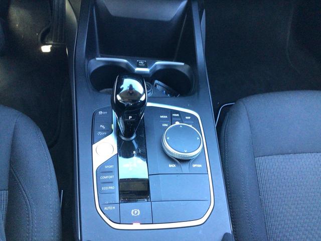 BMW Serie 1 118i color Blanco. Año 2024. 103KW(140CV). Gasolina. En concesionario Automotor Premium Velázquez - Málaga de Málaga