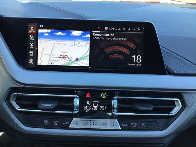 BMW Serie 1 118i color Blanco. Año 2024. 103KW(140CV). Gasolina. En concesionario Automotor Premium Velázquez - Málaga de Málaga