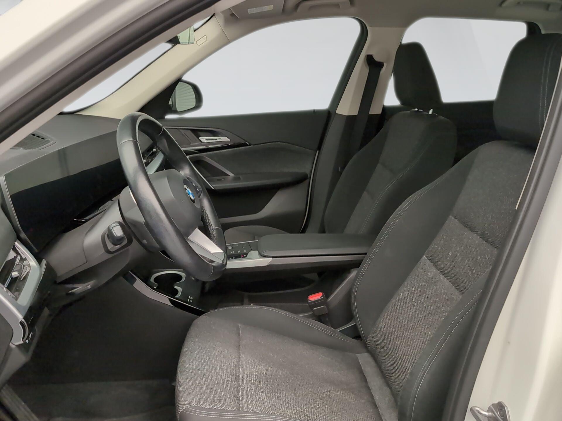 BMW X1 sDrive18d color Blanco. Año 2022. 110KW(150CV). Diésel. En concesionario Automotor Premium Fuengirola - Málaga de Málaga