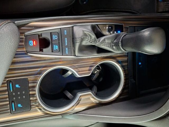 Toyota Camry 2.5 220H Advance 160 kW (218 CV)