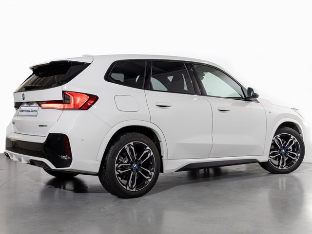 BMW iX1 eDrive20 color Blanco. Año 2025. 150KW(204CV). Eléctrico. En concesionario Oliva Motor Girona de Girona
