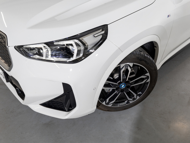 BMW iX1 eDrive20 color Blanco. Año 2025. 150KW(204CV). Eléctrico. En concesionario Oliva Motor Girona de Girona