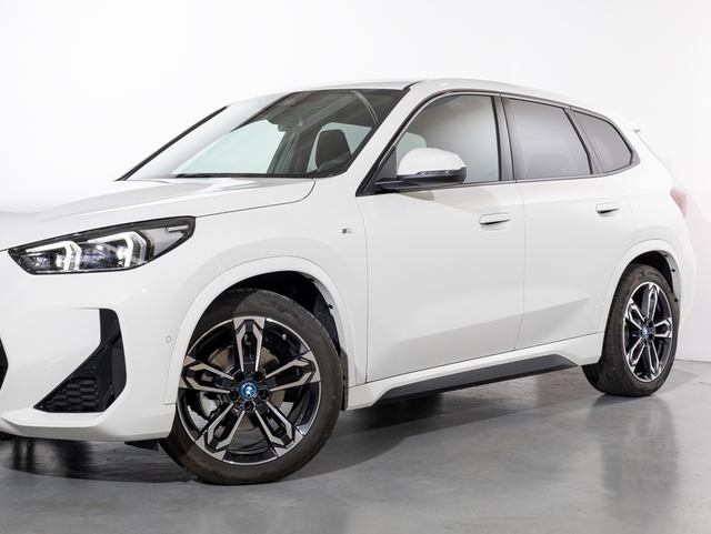 BMW iX1 eDrive20 color Blanco. Año 2025. 150KW(204CV). Eléctrico. En concesionario Oliva Motor Girona de Girona